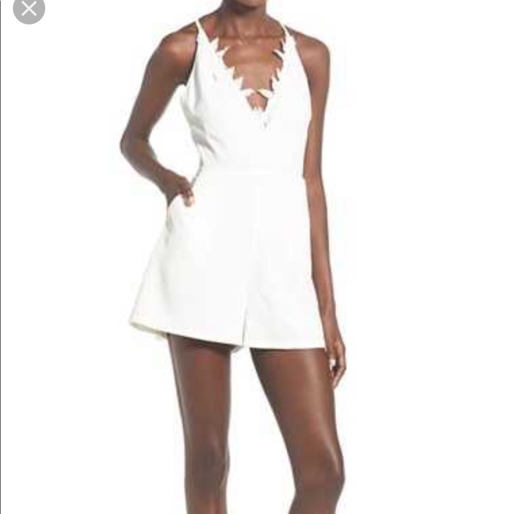 White ASTR romper S lace detail v neck strap